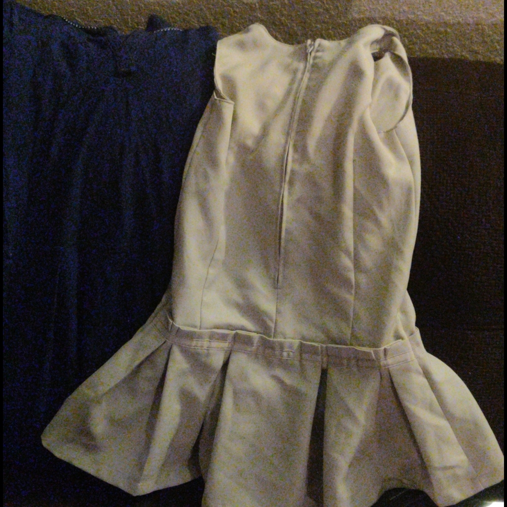 Uniform dresses - Picture 3 of 3